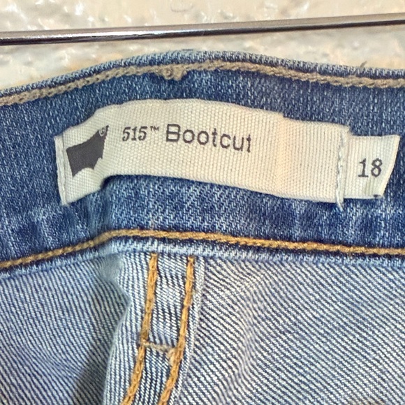 Levi’s 515 Bootcut Jeans| Mid Rise Comfortable fit - Picture 4 of 7